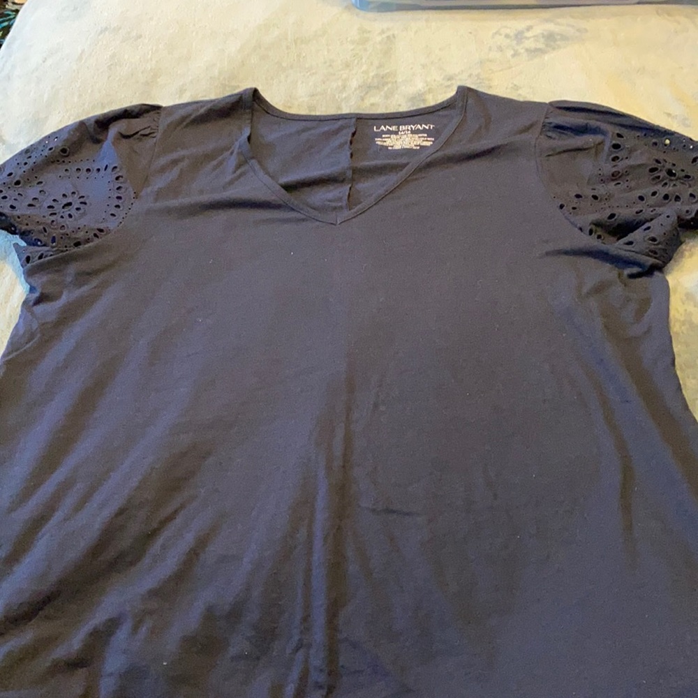 Navy vneck with cotton eyelet sleeves 14/16 NWOT